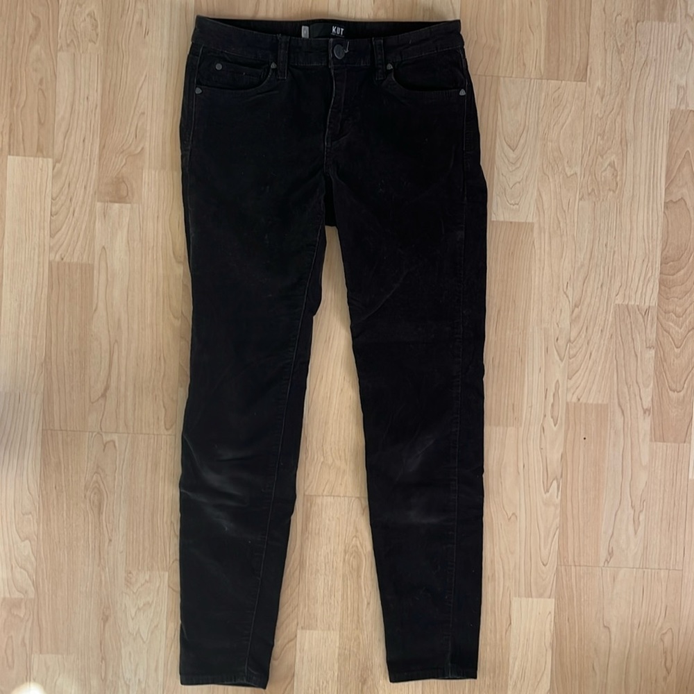 Kut from the Kloth women’s brown corduroy skinny pants. Size 6.Great condition!